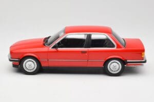 BMW 323i E21 Punane Minichamps 1:18 155026000 Metall - pilt 3/6