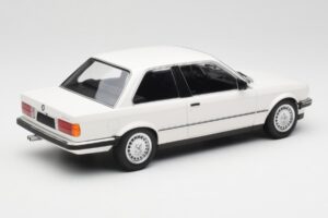 BMW 323i E21 Valge Minichamps 1:18 155026005 Metall - pilt 2/6