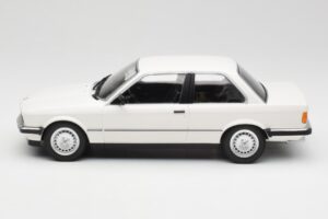 BMW 323i E21 Valge Minichamps 1:18 155026005 Metall - pilt 3/6