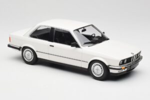 BMW 323i E21 Valge Minichamps 1:18 155026005 Metall - pilt 4/6