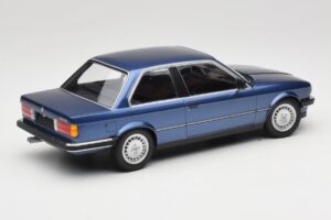 BMW 323i E30 Blue Metallic Minichamps 1:18 155026002 Metall - pilt 2/6