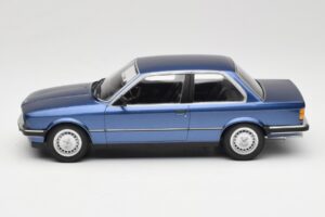 BMW 323i E30 Blue Metallic Minichamps 1:18 155026002 Metall - pilt 3/6