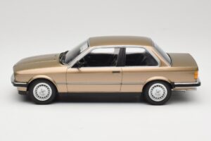 BMW 323i E30 Brown Metallic Minichamps 1:18 155026004 Metall - pilt 3/6