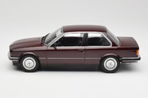 BMW 323i E30 Dark Red Metallic Minichamps 1:18 155026007 Metall - pilt 3/6
