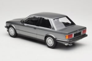 BMW 323i E30 Grey Metallic Minichamps 1:18 155026006 Metall - pilt 5/6