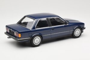 BMW 323i E30 Saturn Blue Minichamps 1:18 155026009 Metall - pilt 2/6