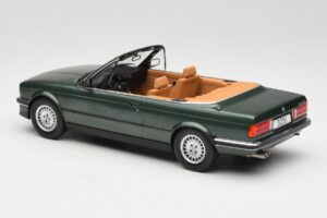 BMW 325i E30 Kabriolett Roheline MCG 1:18 MCG18545 Metall - pilt 5/6