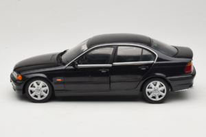 BMW 328i E46 Must UT Models 1:18 80439422373 Metall - pilt 4/8