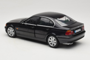 BMW 328i E46 Must UT Models 1:18 80439422373 Metall - pilt 7/8