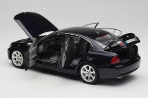 BMW 330i E46 Must Kyosho 1:18 08731RB Metall - pilt 5/8