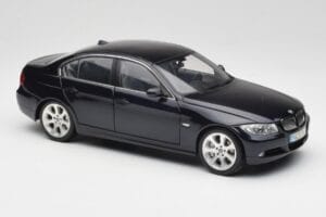 BMW 330i E46 Must Kyosho 1:18 08731RB Metall - pilt 6/8