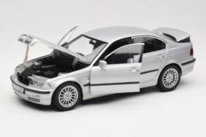 BMW 330i E46 Hõbedane UT 1:18 80430302328 Metall - pilt 2/8