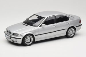 BMW 330i E46 Hõbedane UT 1:18 80430302328 Metall