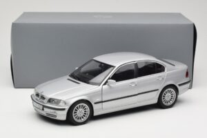 BMW 330i E46 Hõbedane UT 1:18 80430302328 Metall - pilt 8/8