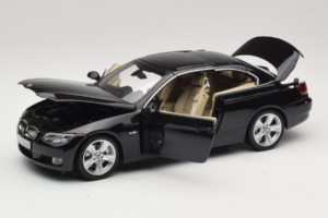 BMW 335i E93 Kabriolett Sapphire Black Kyosho 1:18 80430413375 Metall - pilt 2/10