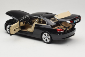 BMW 335i E93 Kabriolett Sapphire Black Kyosho 1:18 80430413375 Metall - pilt 6/10