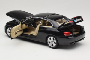 BMW 335i E93 Kabriolett Sapphire Black Kyosho 1:18 80430413375 Metall - pilt 7/10