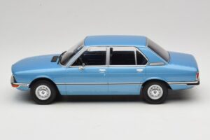 BMW 5 Series E12 Sinine MCG 1:18 MCG18541 Metall - pilt 3/6