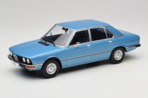 BMW 5 Series E12 Sinine MCG 1:18 MCG18541 Metall