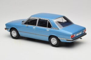 BMW 5 Series E12 Sinine MCG 1:18 MCG18541 Metall - pilt 5/6