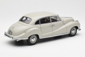 BMW 501 Cortina Hall AUTOart 1:18 80430393098 Metall - pilt 3/8