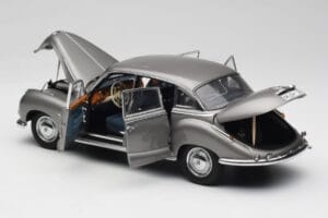 BMW 502 2.6 Luxus Silver Beige Metallic AUTOart 1:18 70591 Metall - pilt 5/8