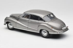 BMW 502 2.6 Luxus Silver Beige Metallic AUTOart 1:18 70591 Metall - pilt 7/8