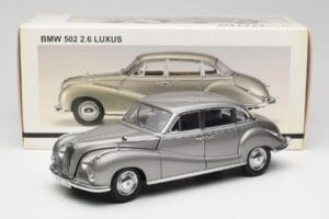 BMW 502 2.6 Luxus Silver Beige Metallic AUTOart 1:18 70591 Metall - pilt 8/8