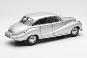 BMW 502 2.6 Luxus Super Hõbedane AUTOart 1:18 70593 Metall - pilt 3/8
