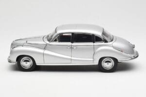 BMW 502 2.6 Luxus Super Hõbedane AUTOart 1:18 70593 Metall - pilt 4/8