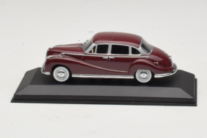 BMW 502 V8 Tumepunane Minichamps 1:43 430022402 Metall