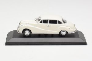 BMW 502 V8 Valge Minichamps 1:43 430022400 Metall