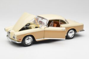 BMW 503 Beež Revell 1:18 8832 Metall - pilt 2/8