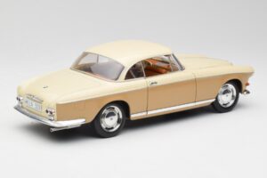 BMW 503 Beež Revell 1:18 8832 Metall - pilt 3/8