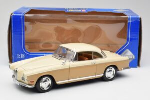 BMW 503 Beež Revell 1:18 8832 Metall - pilt 8/8