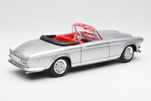 BMW 503 Hõbe Revell 1:18 18787 Metall - pilt 3/8