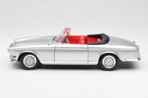 BMW 503 Hõbe Revell 1:18 18787 Metall - pilt 4/8