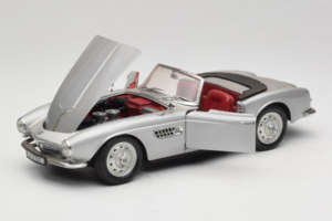 BMW 507 Kabriolett Hõbedane Revell 1:18 8829 Metall - pilt 2/8