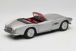 BMW 507 Kabriolett Hõbedane Revell 1:18 8829 Metall - pilt 3/8