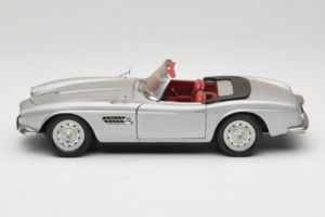 BMW 507 Kabriolett Hõbedane Revell 1:18 8829 Metall - pilt 4/8