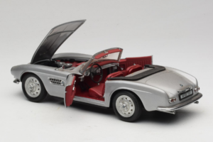 BMW 507 Kabriolett Hõbedane Revell 1:18 8829 Metall - pilt 5/8