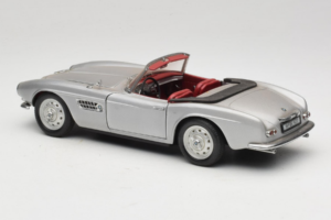 BMW 507 Kabriolett Hõbedane Revell 1:18 8829 Metall - pilt 7/8
