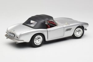 BMW 507 Hõbe Revell 1:18 9034 Metall - pilt 3/8