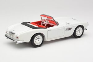 BMW 507 Touring Sport Feather White Revell 1:18 8810 Metall - pilt 3/8