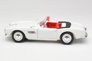 BMW 507 Touring Sport Feather White Revell 1:18 8810 Metall - pilt 4/8