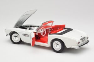 BMW 507 Touring Sport Feather White Revell 1:18 8810 Metall - pilt 5/8