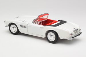 BMW 507 Touring Sport Feather White Revell 1:18 8810 Metall - pilt 7/8