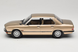 BMW 520i E28 Gold Metallic IXO 1:18 18CMC184 Metall - pilt 3/6