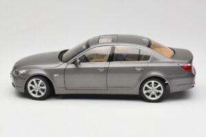 BMW 530i E60 Grey Metallic Revell 1:18 08841 Metall - pilt 4/8