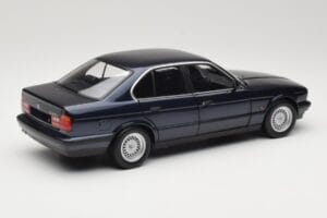 BMW 535i E34 Blue Metallic Minichamps 1:18 100024004 Metall - pilt 3/8